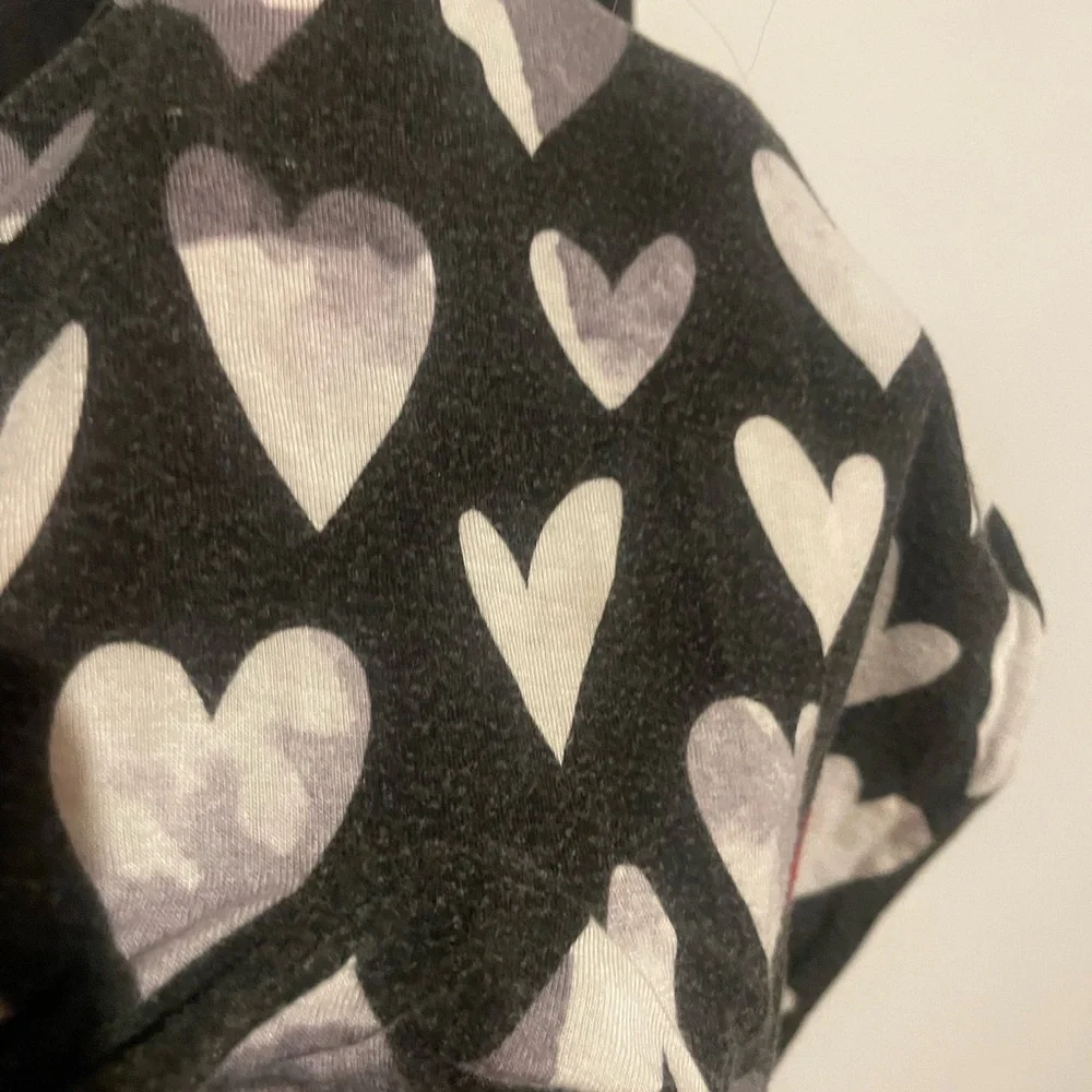 Little Sleepies Monochrome Hearts Zippy‎